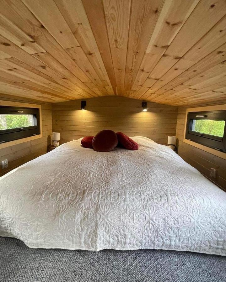 La Tiny House De Nanou Guest House Рошфор Екстериор снимка